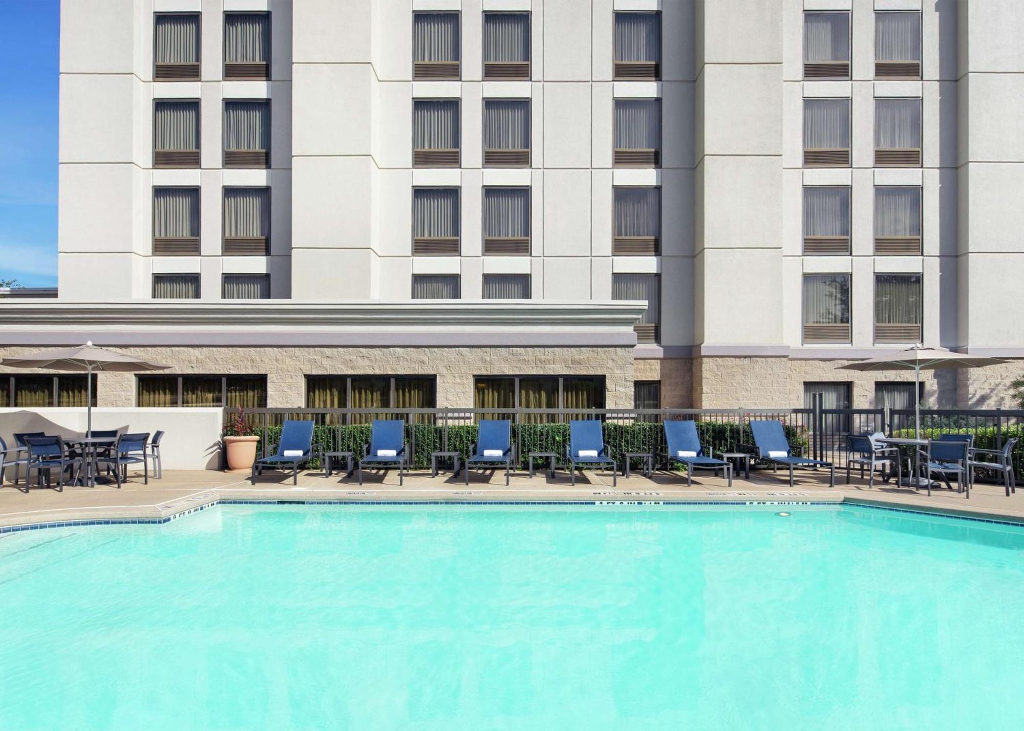 Hampton Dallas Colinas Hotel 3*