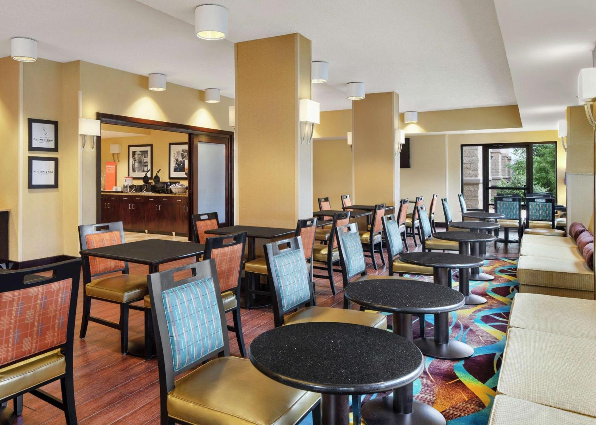 Hampton Dallas Colinas Hotel 3*