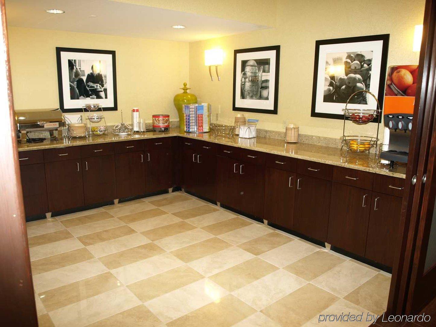 Hampton Dallas Colinas Hotel 3*