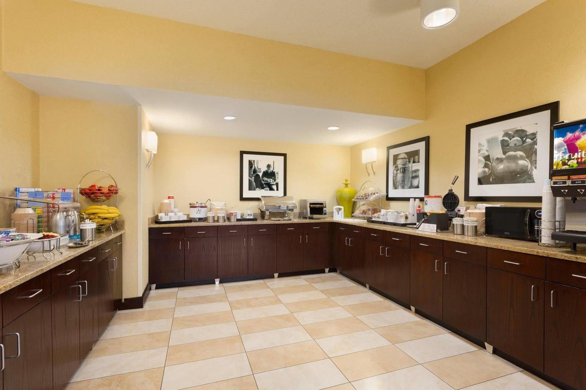 Hampton Dallas Colinas 3*
