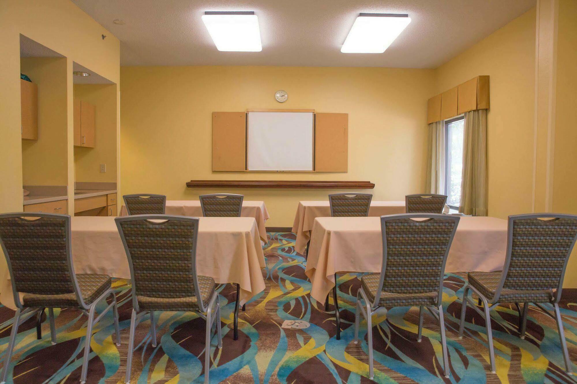 Hampton Dallas Colinas Hotel