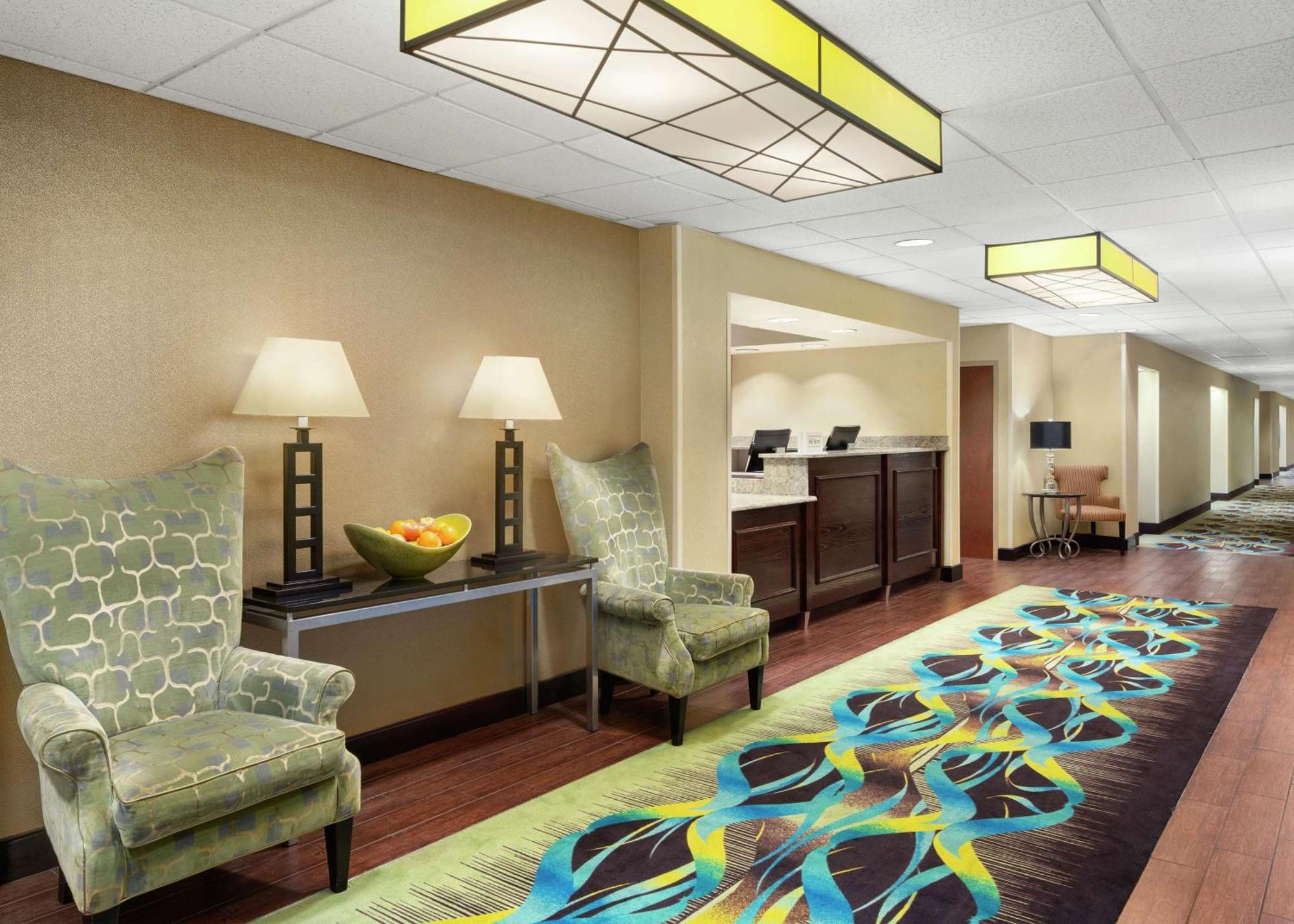 Hampton Dallas Colinas Hotel 3*